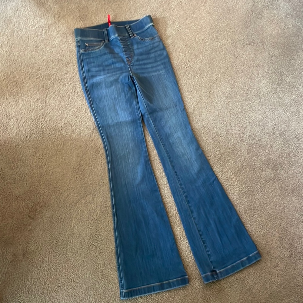 Spanx flare jeans. Size is small, they fit like 4-6.